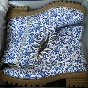 Universal Thread Blue Floral Combat Boots